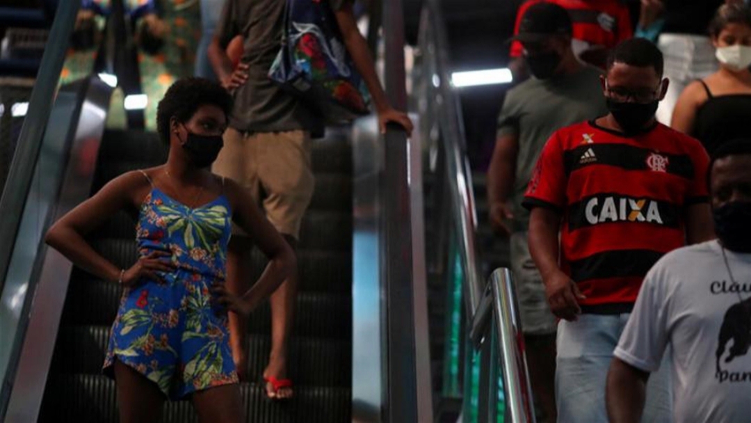 خبير برازيلي يكشف عن أسباب حدّة أزمة “كورونا” في بلاده