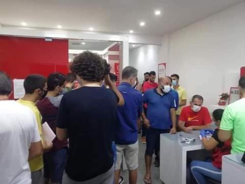 بنك الدم بطرابلس يغصّ بالشباب والشابات المتوافدين للتبرع بالدم.