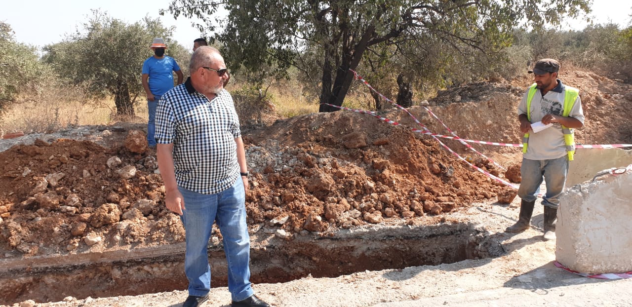 المير تابع سير العمل في مشروع الصرف الصحي في البلدة المير تابع سير العمل في مشروع الصرف الصحي في البلدة