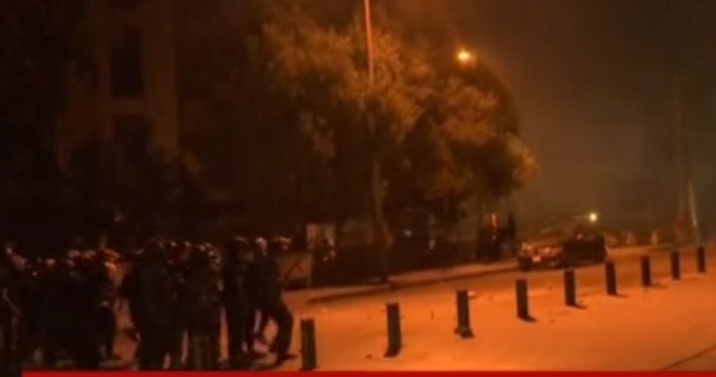 المواجهات ما زالت مستمرة بين المتظاهرين والقوى الأمنية في وسط بيروت