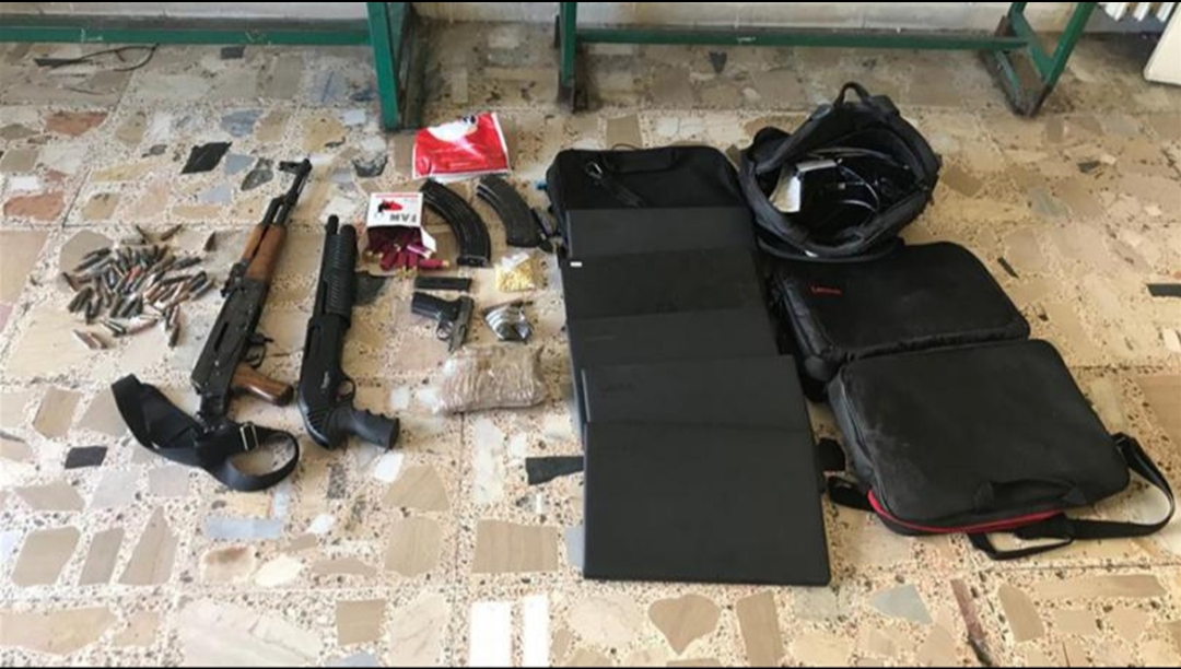 تعرّض دورية من مديرية المخابرات لإطلاق نار وتوقيف شخصين