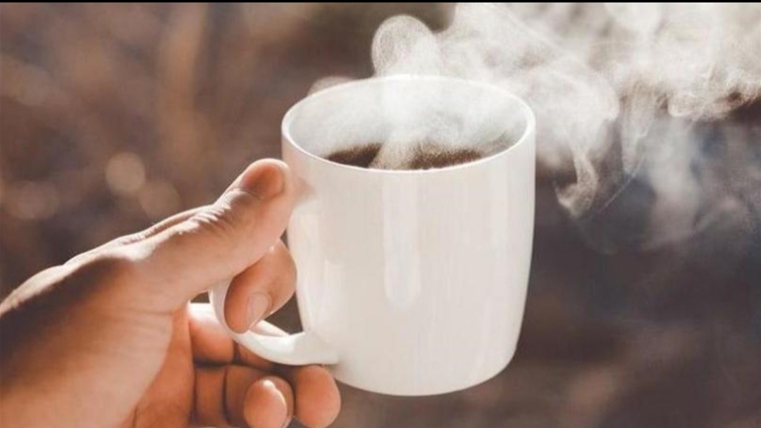 شرب الشاي الساخن في الصيف يُبرّد الجسم! شرب الشاي الساخن في الصيف يُبرّد الجسم!