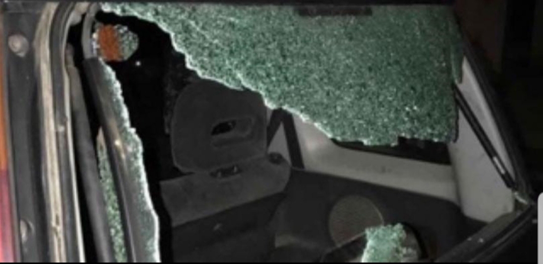 للمرّة الثانية… سيارة رئيس تحرير تتعرّض للإعتداء