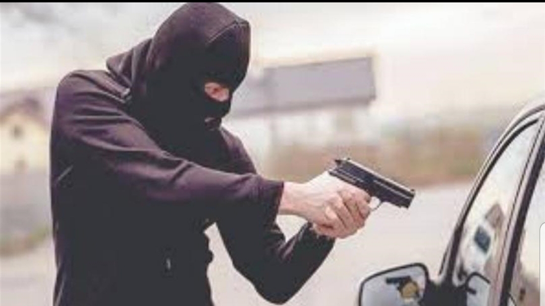 سرقوا سيارة بقوة السلاح… فعُطّلت بواسطة نظام gps سرقوا سيارة بقوة السلاح… فعُطّلت بواسطة نظام gps