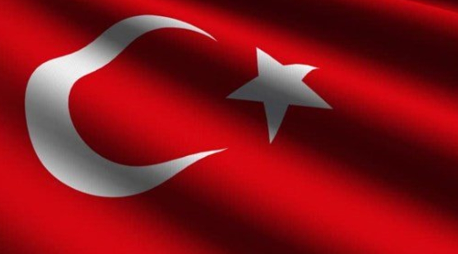 وزير الدفاع التركي: قصف أهداف وملاجئ ومخازن ذخيرة لمسلحين أكراد في شمال العراق