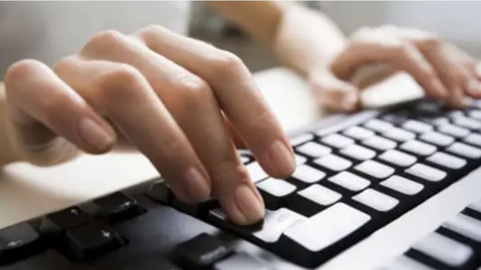 حساب الدفاع المدني على “تويتر” يتعرض للقرصنة حساب الدفاع المدني على “تويتر” يتعرض للقرصنة