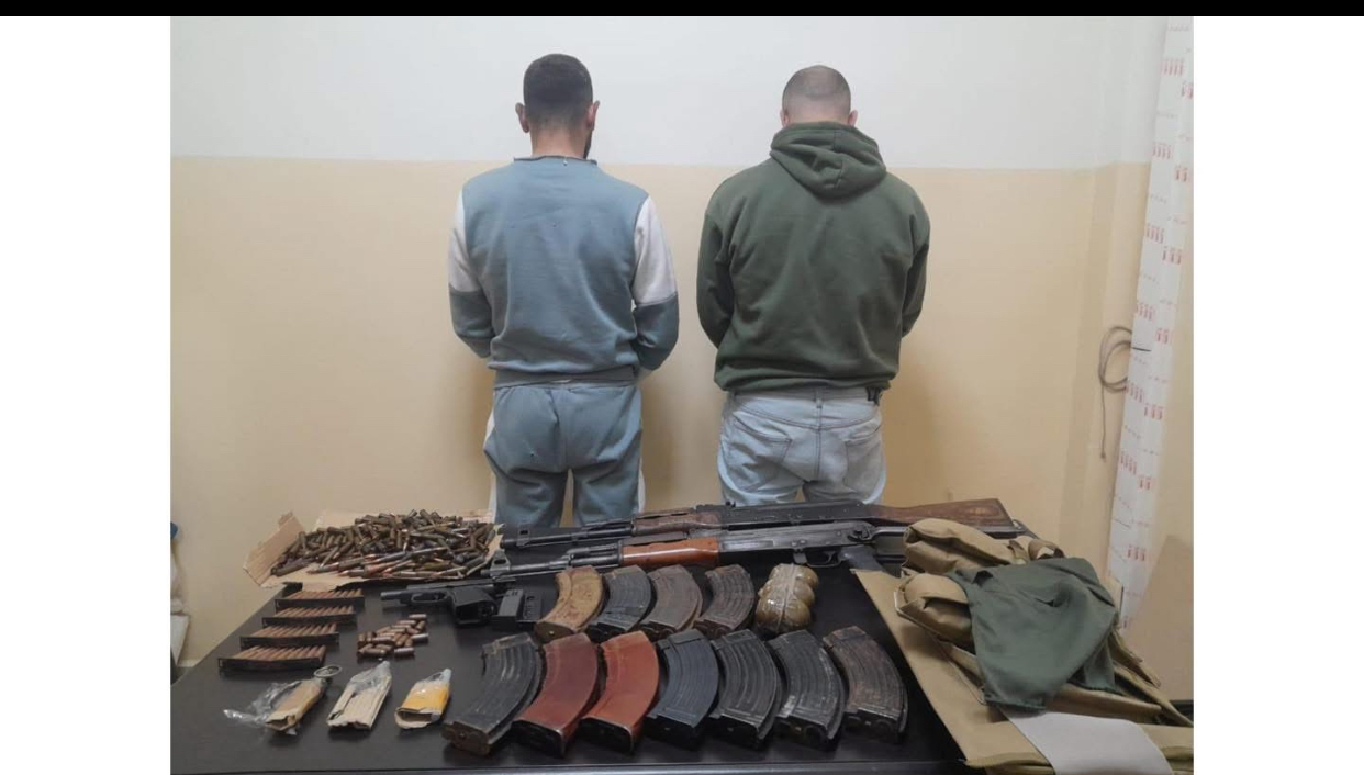 اسلحةٌ وذخائر … كمينٌ في البدّاوي يوقف “تاجر” وشريكه