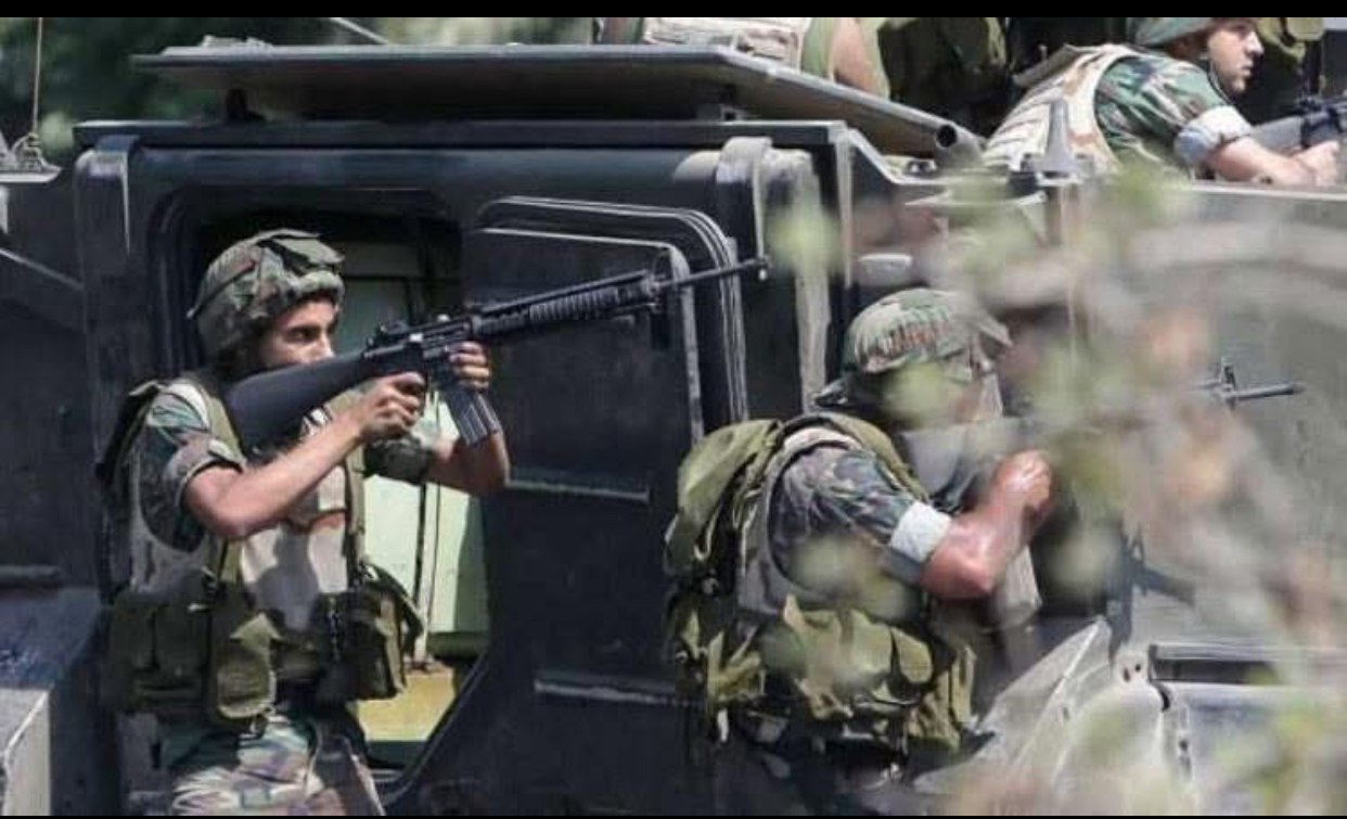 الجيش اللبناني ينفذ مداهمات في أنفه وشكا ويوقف سوريين دخلوا البلاد خلسة الجيش اللبناني ينفذ مداهمات في أنفه وشكا ويوقف سوريين دخلوا البلاد خلسة