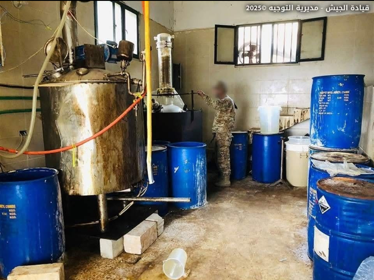 الجيش يدهم معملاً لتصنيع الكبتاغون في هذه المنطقة